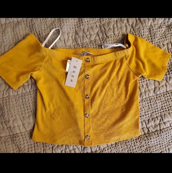 NWT gaze | Crop Top off the shoulder - Picture 2 of 4